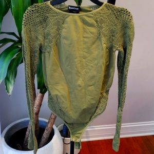 Bebe crew neck lace shoulder bodysuit,  brand new, size small, green